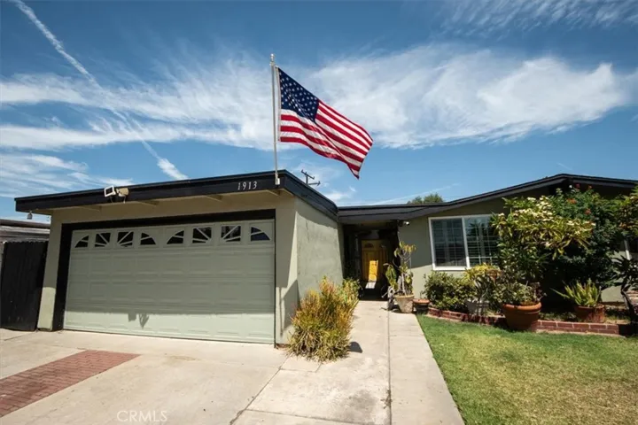 1913 W Beacon Avenue, Anaheim, California 92804