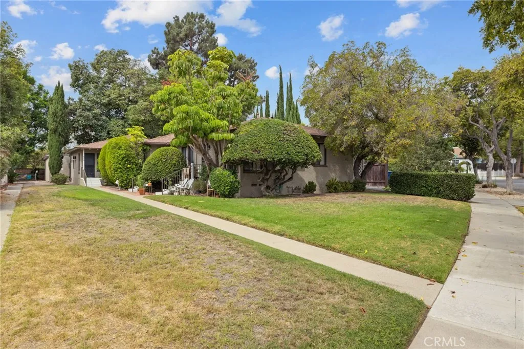 675 N Rosemary Lane, Burbank, California 91505, 2 Bedrooms Bedrooms, ,1 BathroomBathrooms,Residential Lease,For Rent,Rosemary,BB25195112