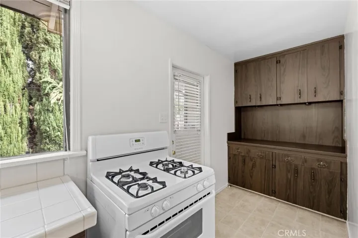 675 N Rosemary Lane, Burbank, California 91505