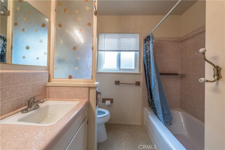 Full Bathroom 2