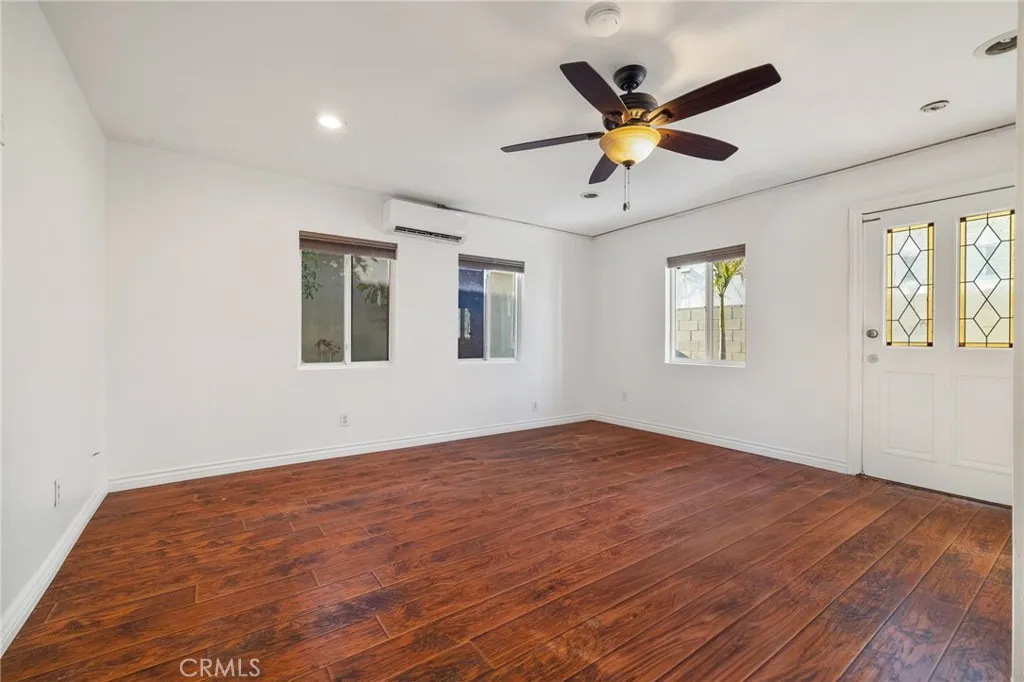 6339 Riverton Avenue, North Hollywood, California 91606 home-pic-32