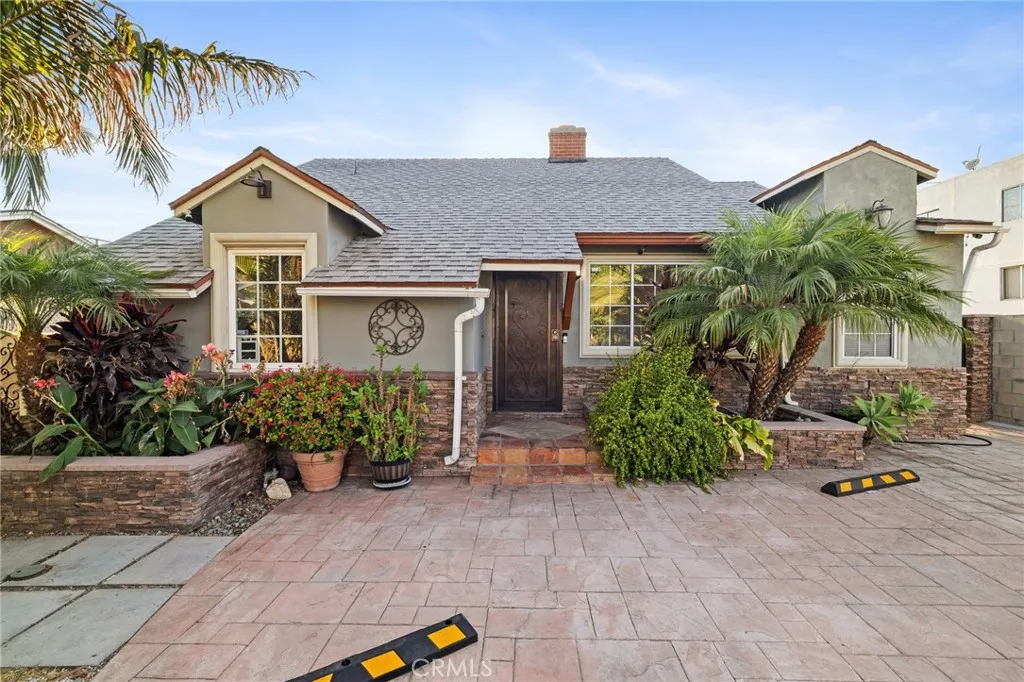6339 Riverton Avenue, North Hollywood, California 91606 home-pic-21