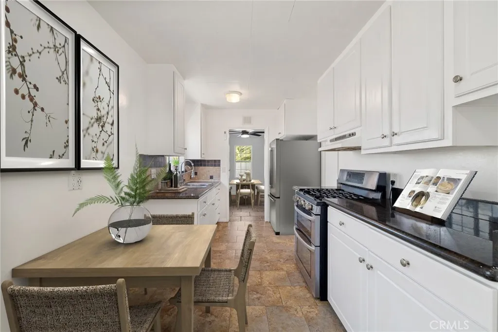 6339 Riverton Avenue, North Hollywood, California 91606 home-pic-2