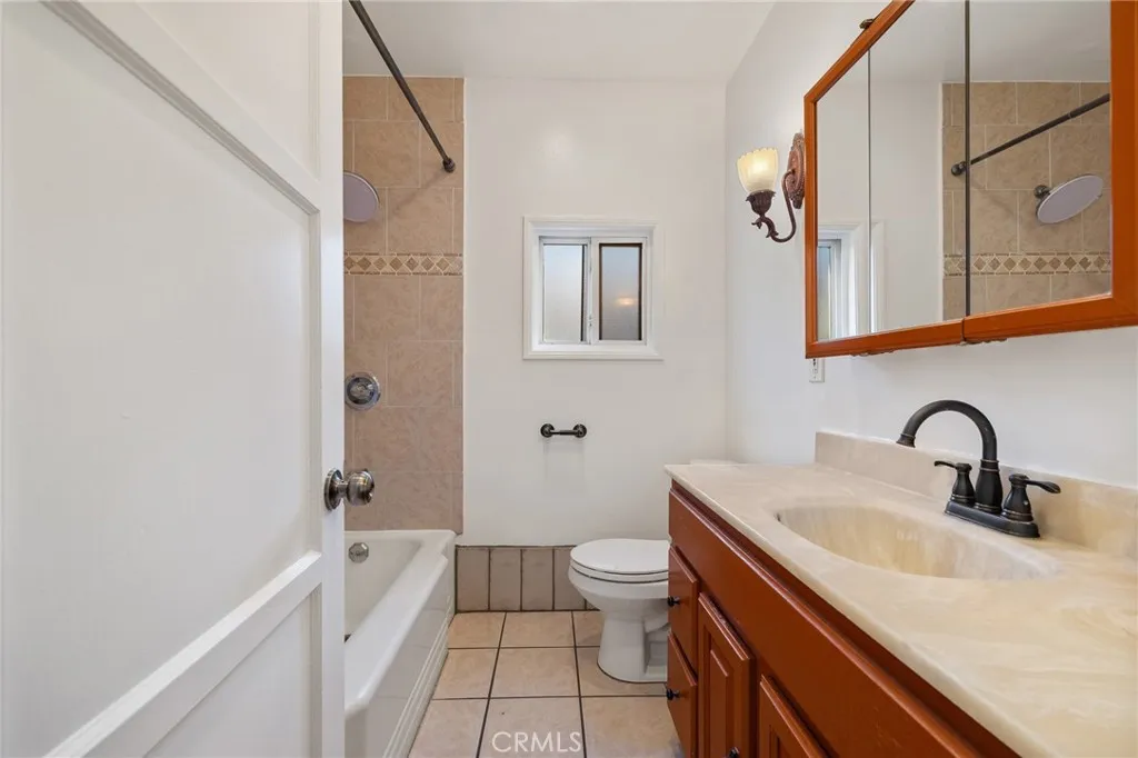 6339 Riverton Avenue, North Hollywood, California 91606 home-pic-4