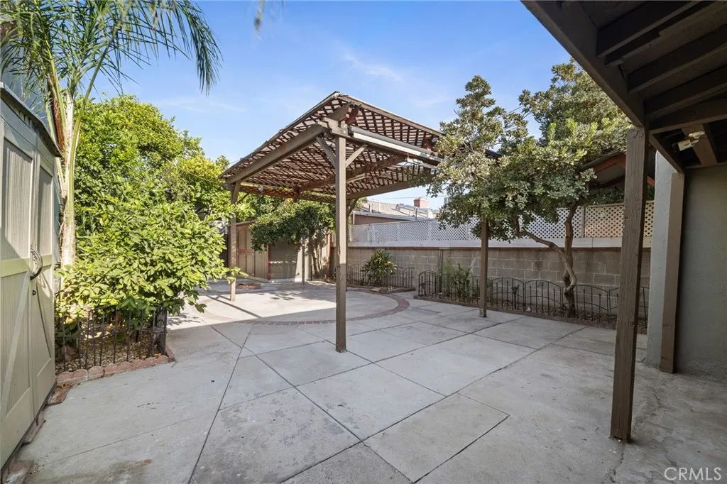 6339 Riverton Avenue, North Hollywood, California 91606 home-pic-16