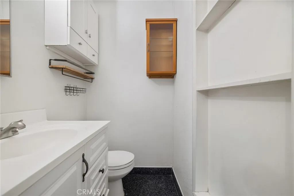 6339 Riverton Avenue, North Hollywood, California 91606 home-pic-8