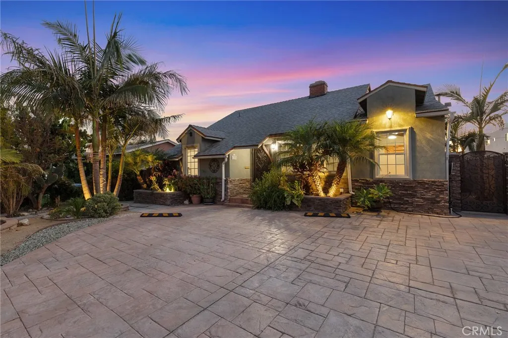 6339 Riverton Avenue, North Hollywood, California 91606 home-pic-0