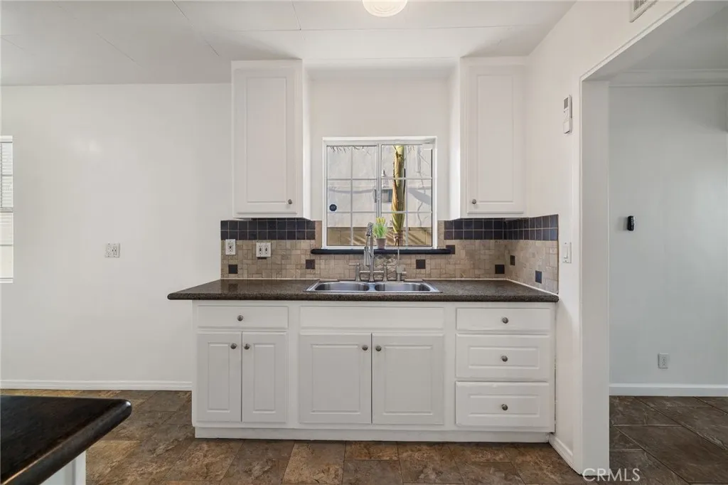 6339 Riverton Avenue, North Hollywood, California 91606 home-pic-25