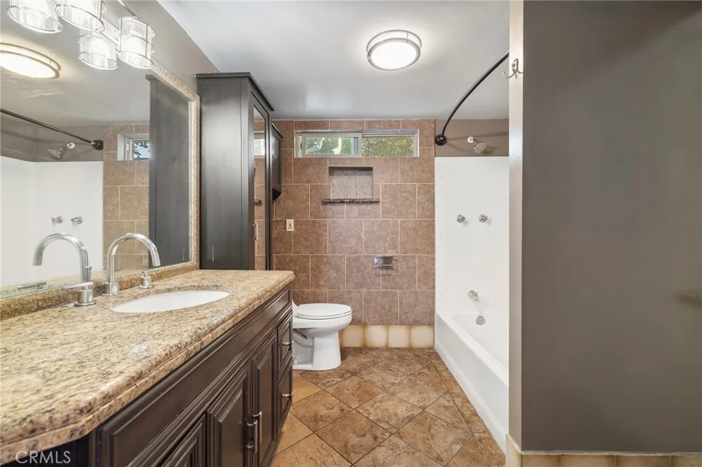 6339 Riverton Avenue, North Hollywood, California 91606 home-pic-10