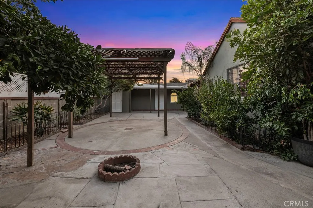 6339 Riverton Avenue, North Hollywood, California 91606 home-pic-20