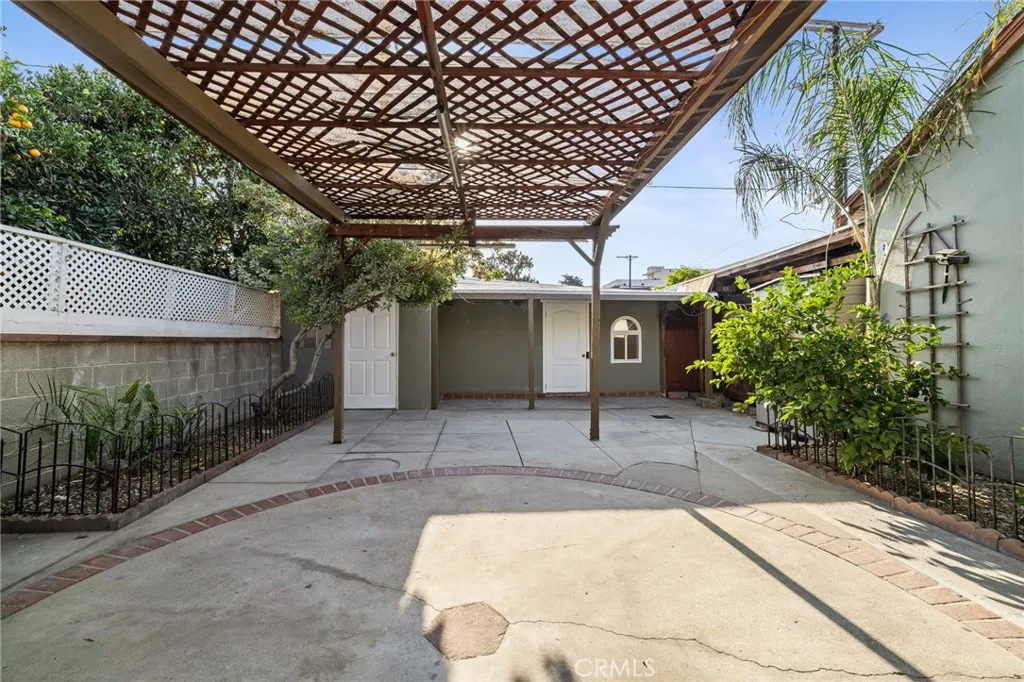 6339 Riverton Avenue, North Hollywood, California 91606 home-pic-17