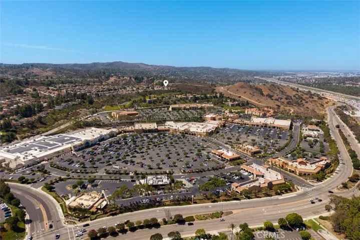Conveniently located to soooo many shops, restaurants, services, and more.