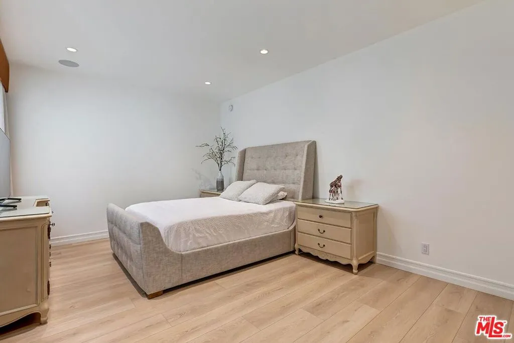 2172 Century, Los Angeles, California 90067 home-pic-16