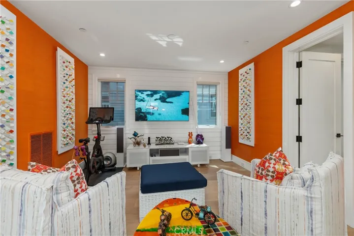 2149 E Ocean Boulevard, Newport Beach, California 92661