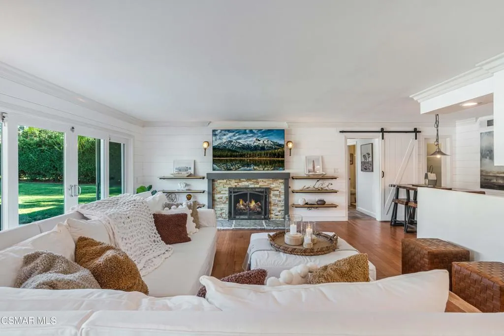 552 Longbranch Road, Simi Valley, California 93065 home-pic-11