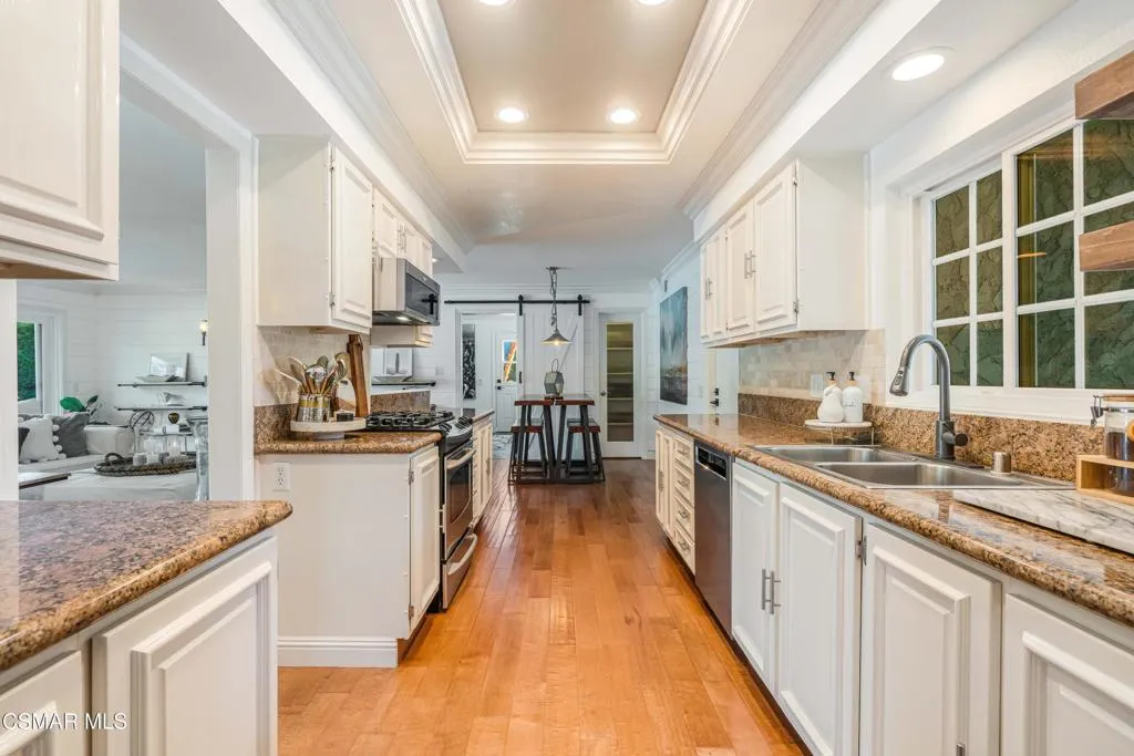 552 Longbranch Road, Simi Valley, California 93065 home-pic-18