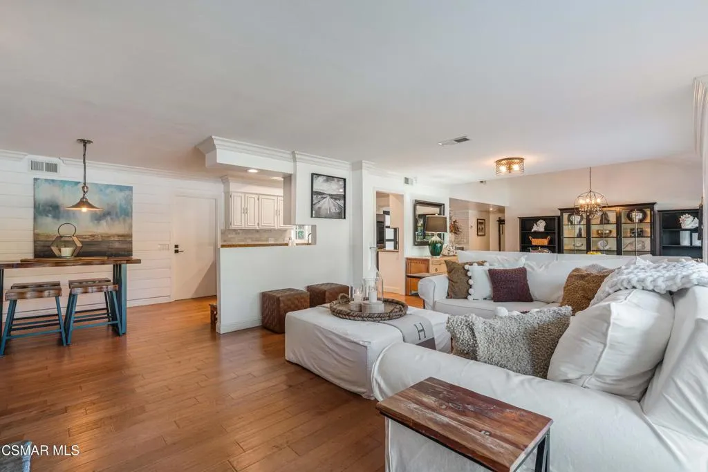 552 Longbranch Road, Simi Valley, California 93065 home-pic-12