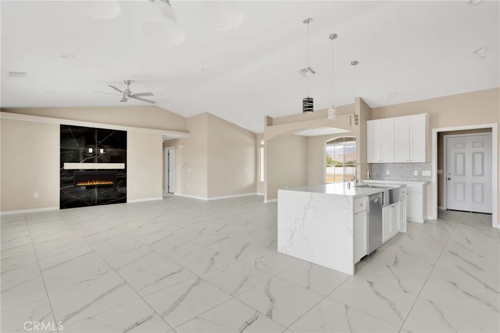 12584 Mesquite Road, Apple Valley, California 92307 home-pic-9