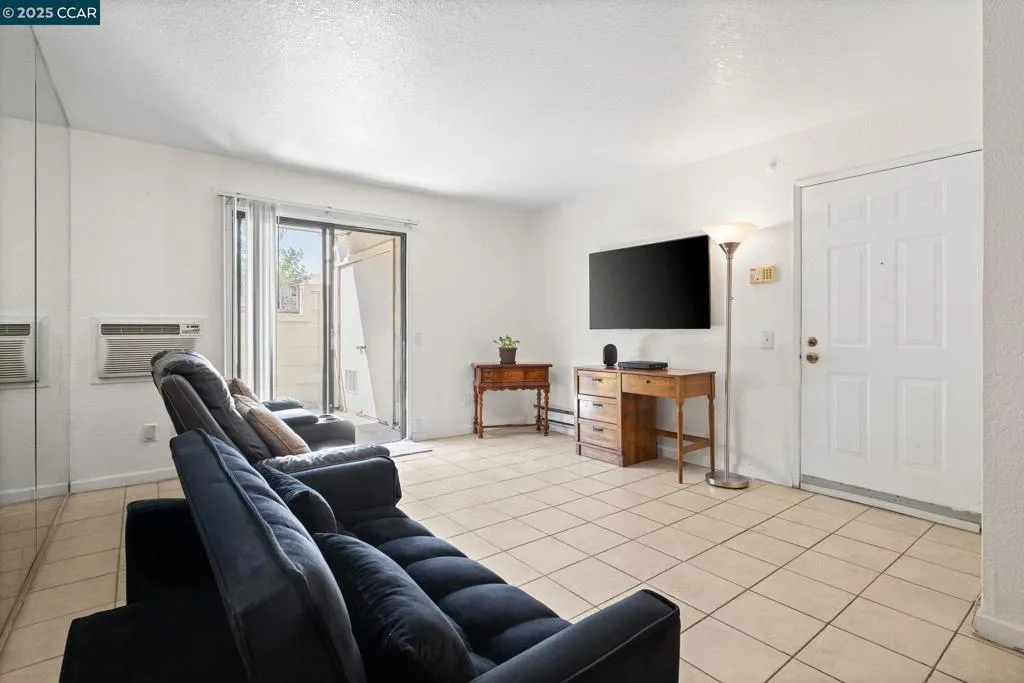 8 Lancaster Cir 118, Bay Point, California 94565 home-pic-3