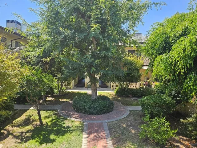 312 N Louise Street 206, Glendale, California 91206, 1 Bedroom Bedrooms, ,1 BathroomBathrooms,Residential Lease,For Rent,Louise,WS25194665