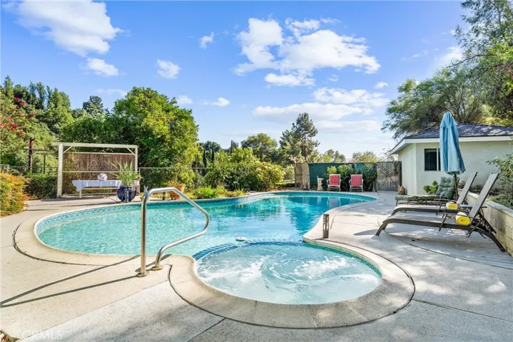 Private pool, separate garage