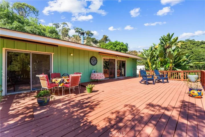 Large deck for viewing and relating, great for bbq and large gatherings

