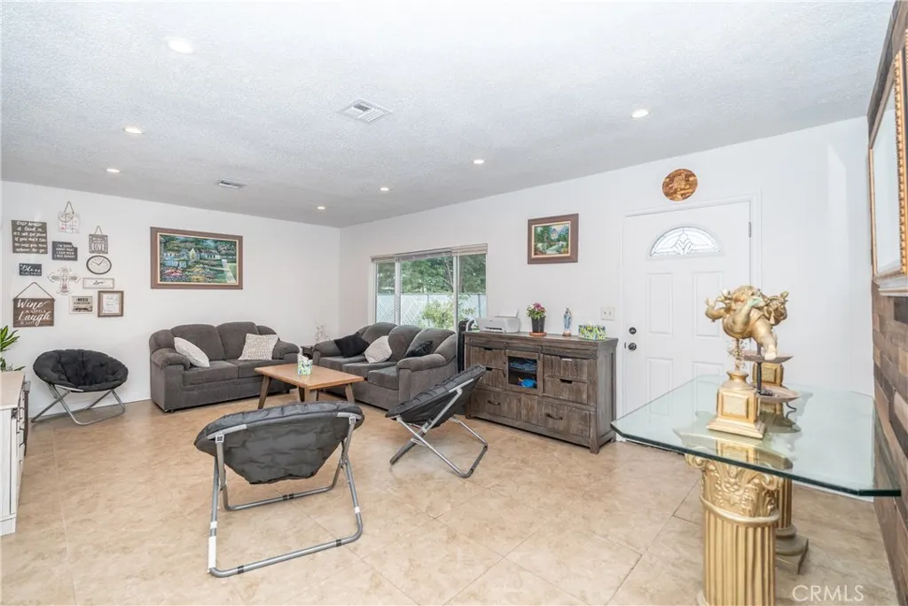 25481 6th Street, San Bernardino, California 92410 home-pic-4