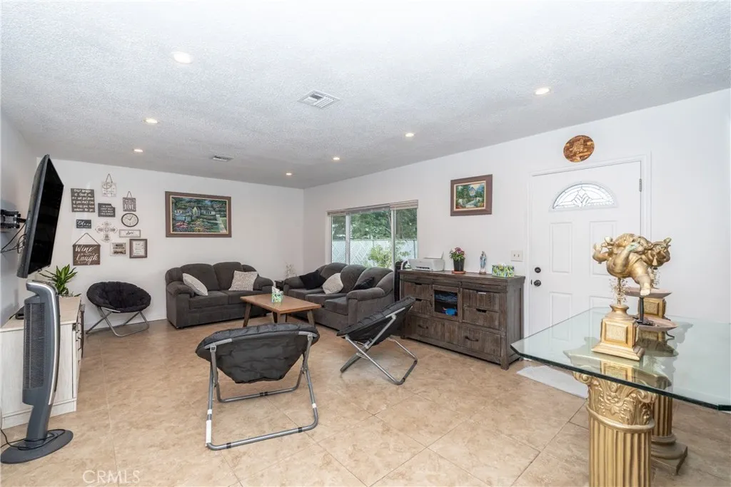25481 6th Street, San Bernardino, California 92410 home-pic-3