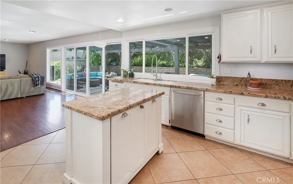 25451 Via Macarena, Valencia, California 91355 home-pic-3