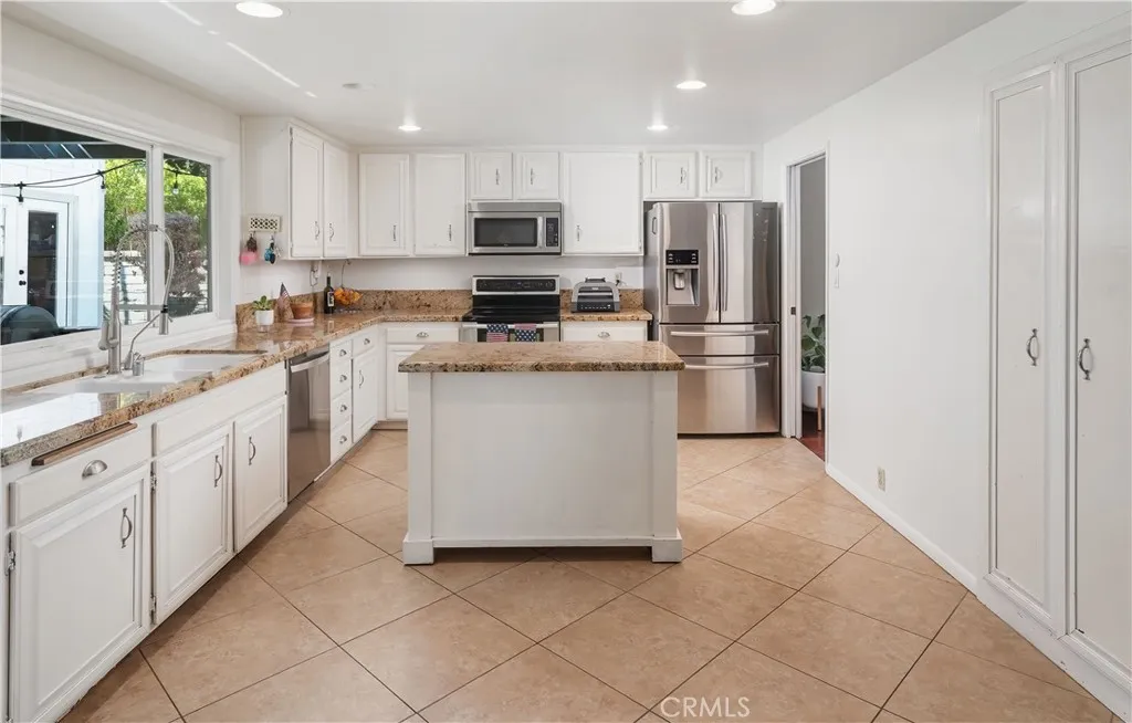 25451 Via Macarena, Valencia, California 91355 home-pic-2