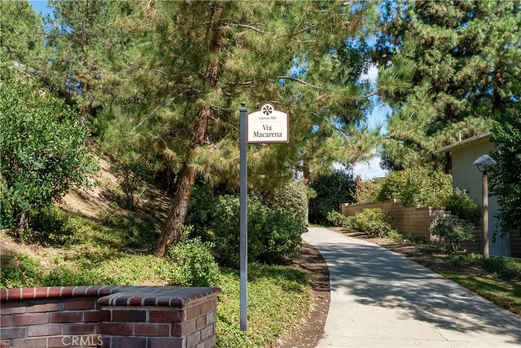 25451 Via Macarena, Valencia, California 91355 home-pic-27