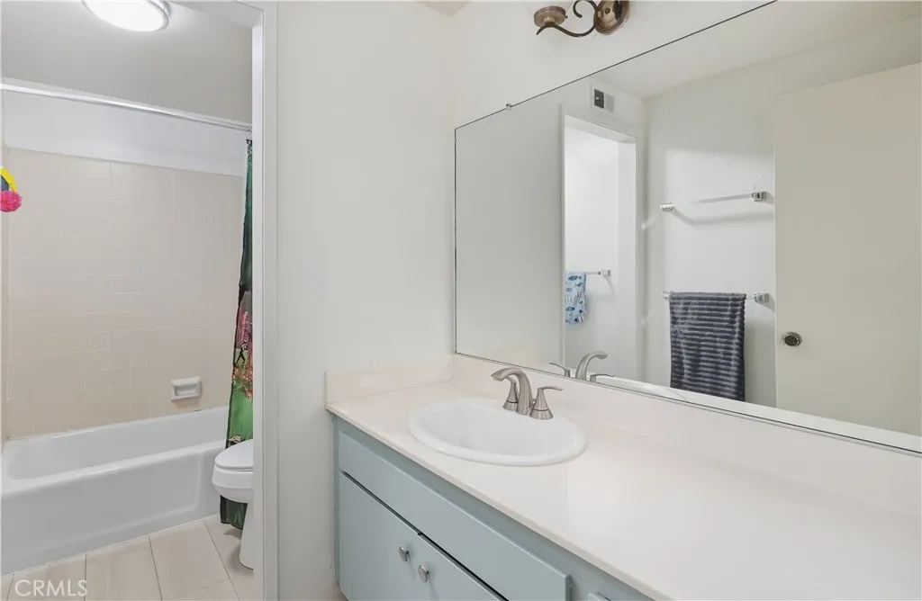 25451 Via Macarena, Valencia, California 91355 home-pic-17
