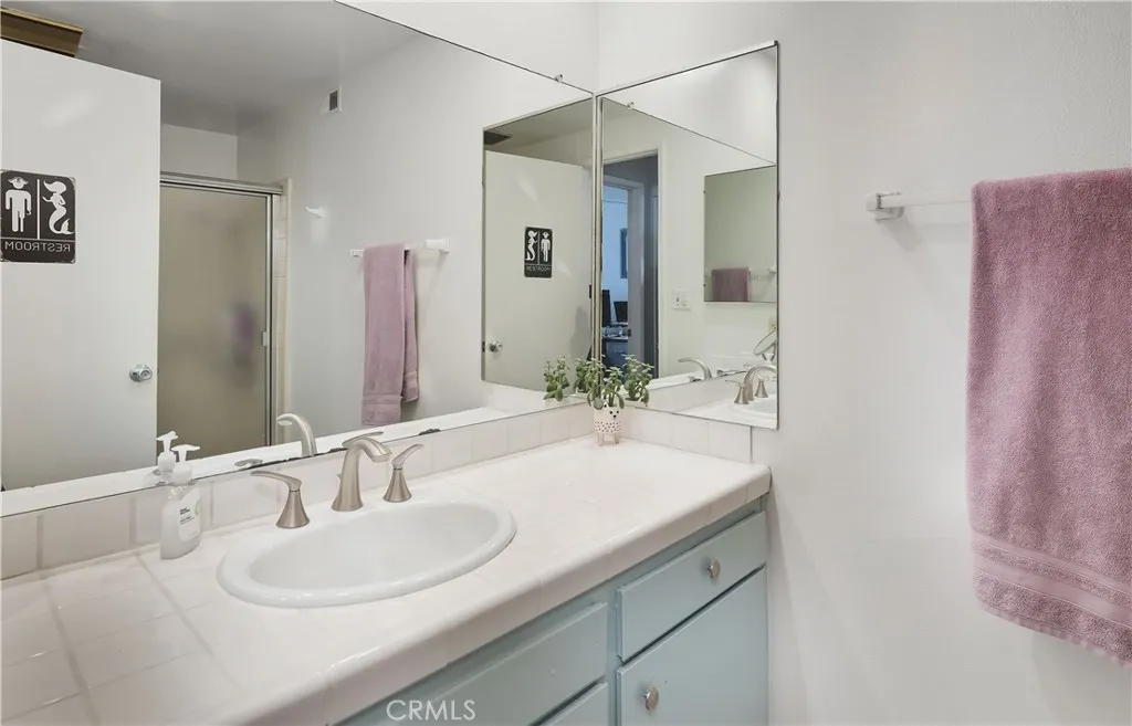 25451 Via Macarena, Valencia, California 91355 home-pic-16
