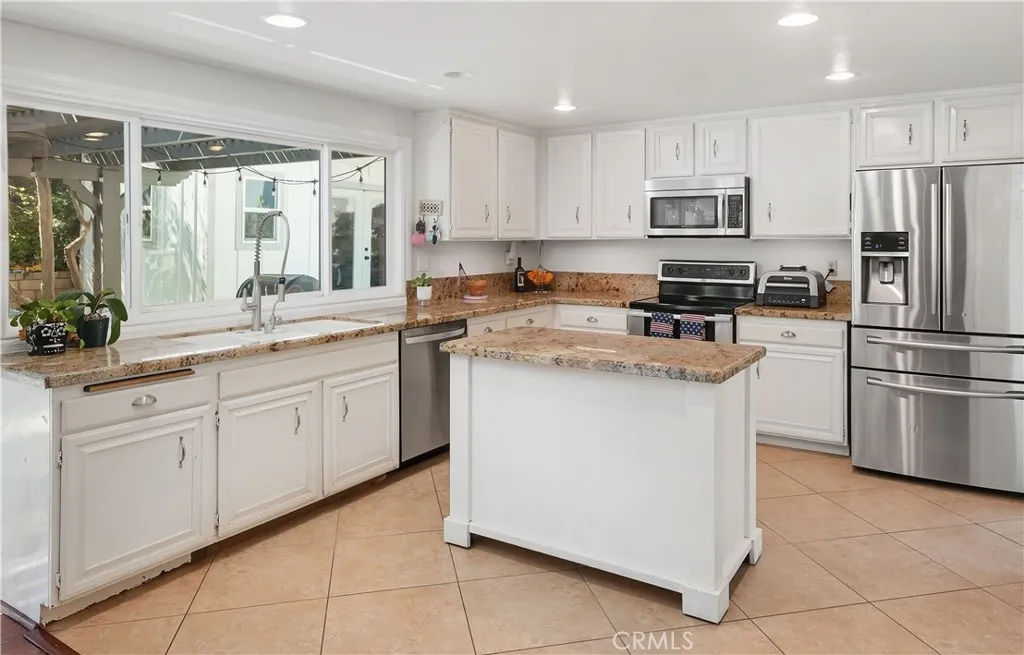 25451 Via Macarena, Valencia, California 91355 home-pic-4