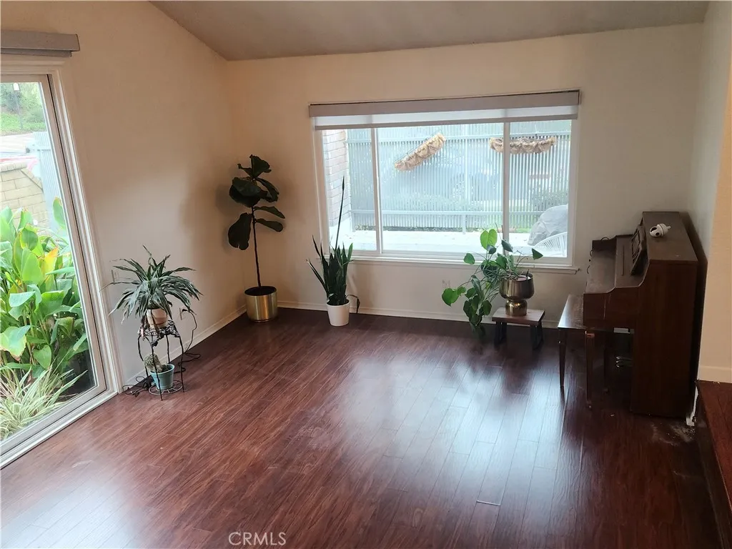 25451 Via Macarena, Valencia, California 91355 home-pic-9
