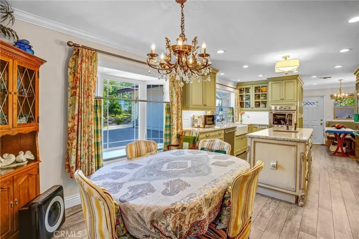 Dining Area & Kitchen View