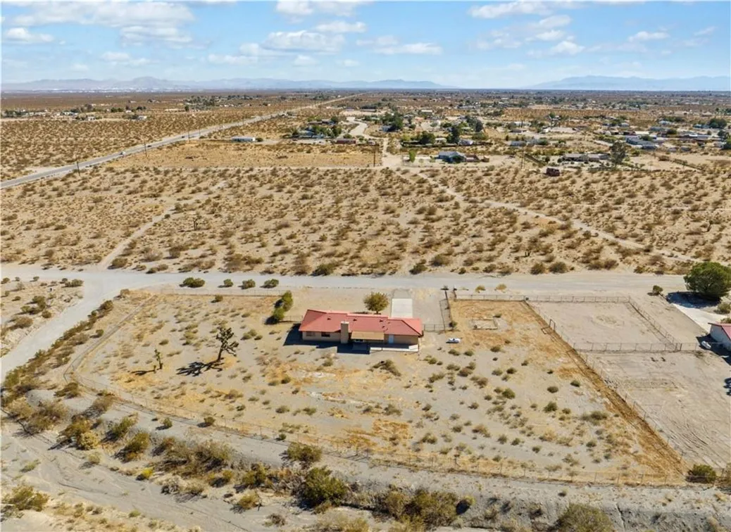 14022 Valle Vista Road, Phelan, California 92371 home-pic-32