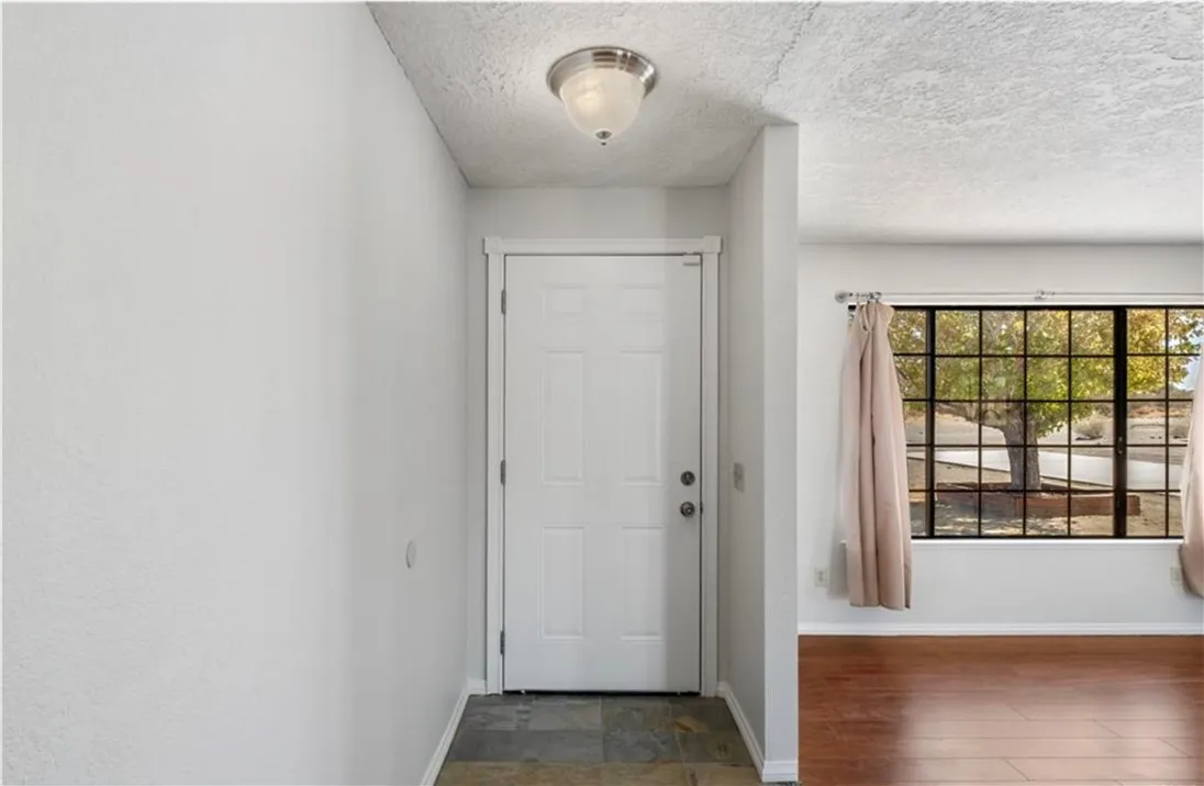 14022 Valle Vista Road, Phelan, California 92371 home-pic-4