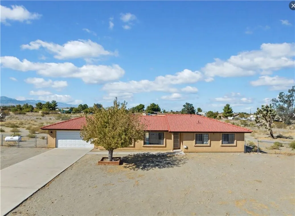 14022 Valle Vista Road, Phelan, California 92371 home-pic-1