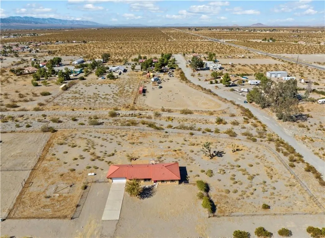14022 Valle Vista Road, Phelan, California 92371 home-pic-24