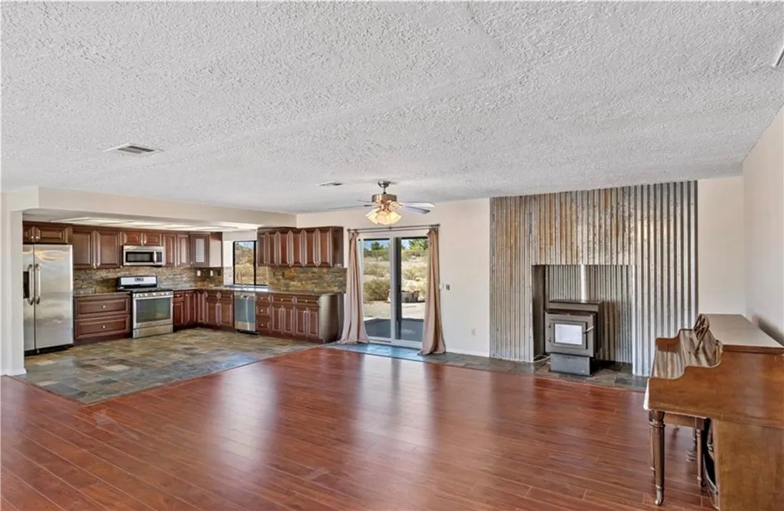 14022 Valle Vista Road, Phelan, California 92371 home-pic-9