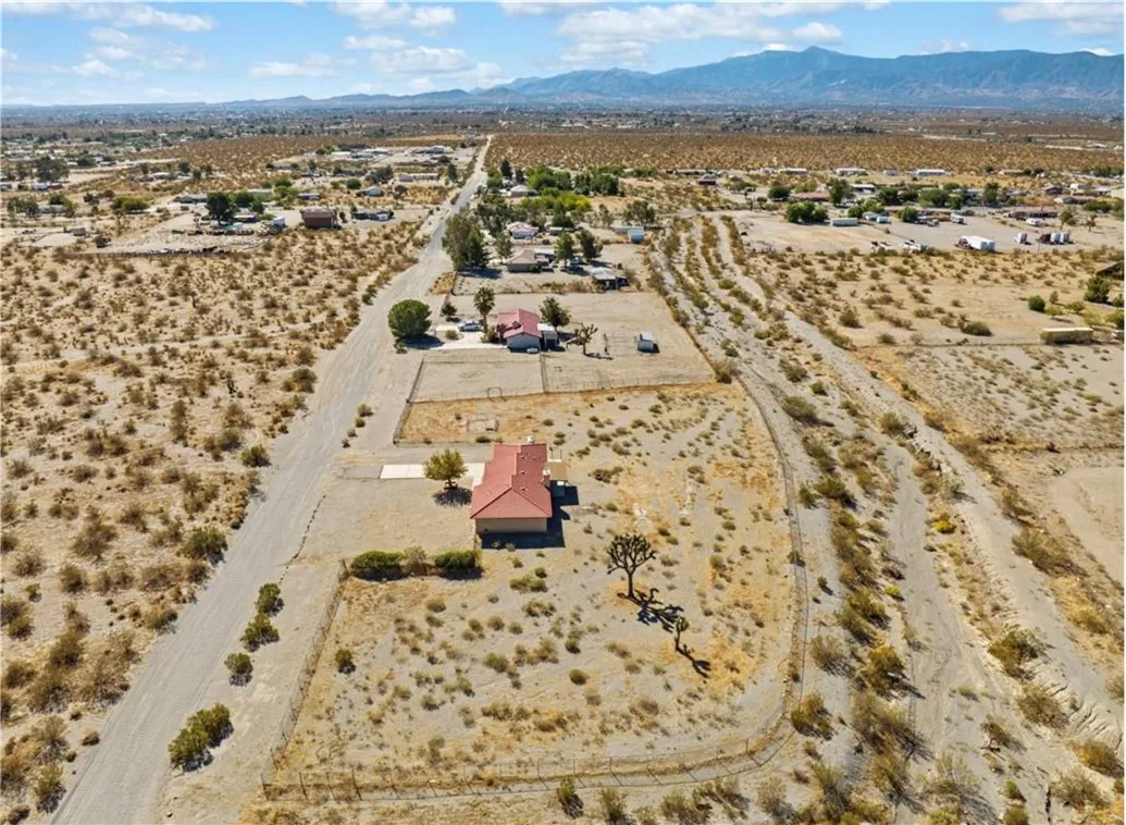 14022 Valle Vista Road, Phelan, California 92371 home-pic-33