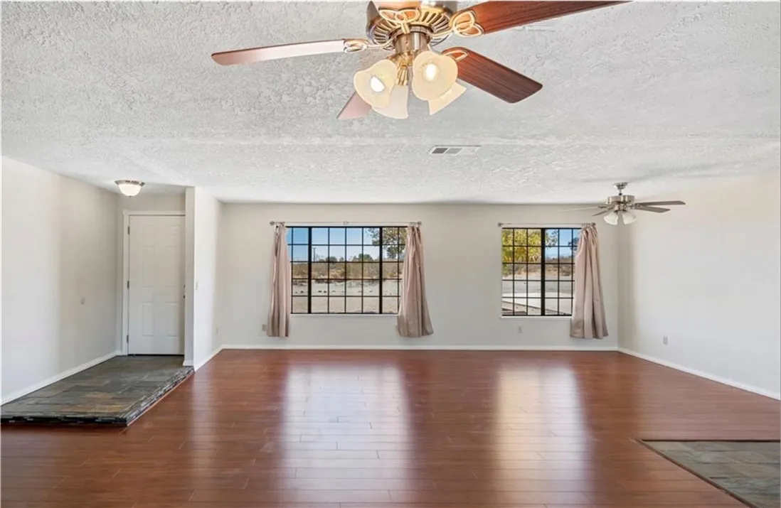 14022 Valle Vista Road, Phelan, California 92371 home-pic-5