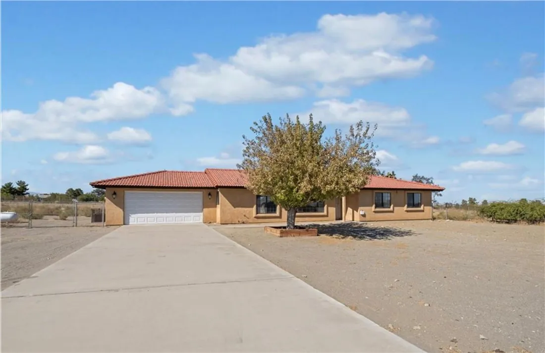 14022 Valle Vista Road, Phelan, California 92371 home-pic-2