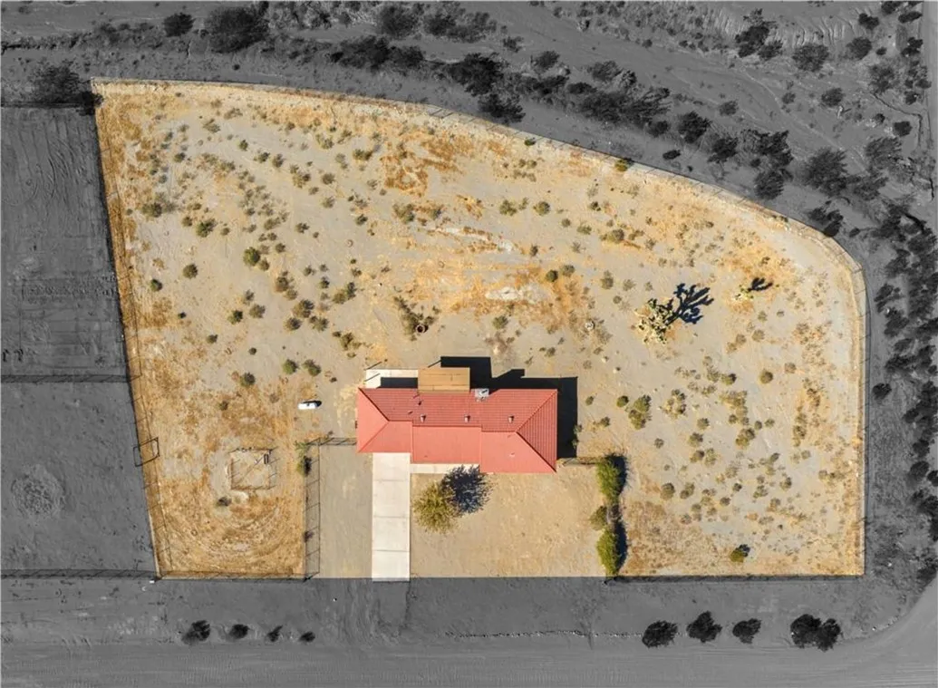 14022 Valle Vista Road, Phelan, California 92371 home-pic-25