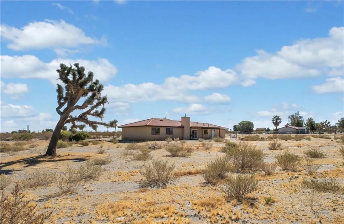 14022 Valle Vista Road, Phelan, California 92371 home-pic-30
