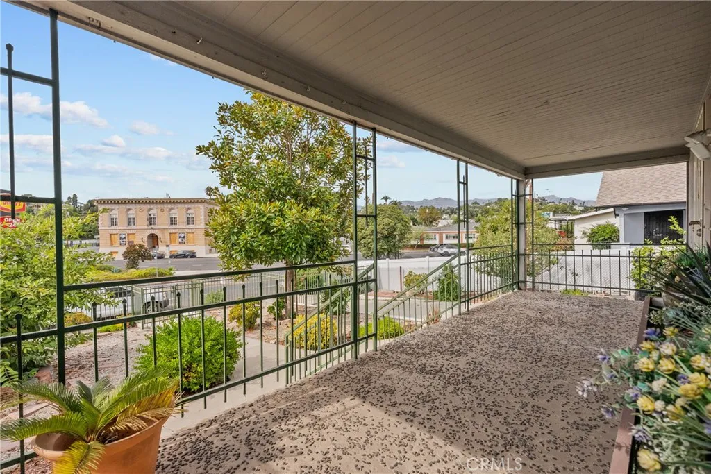 6190 Mesa, Los Angeles, California 90042 home-pic-1