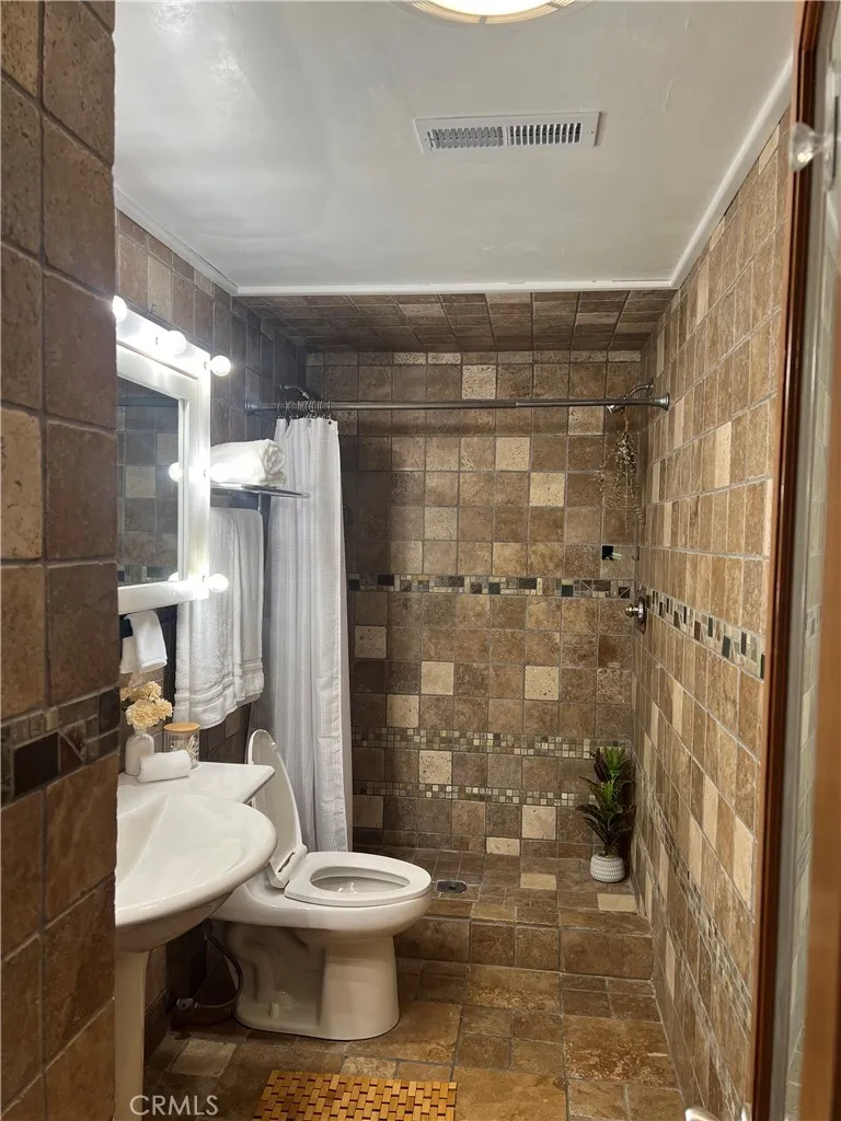 1767 W Chandeleur Drive, San Pedro, California 90732 home-pic-19