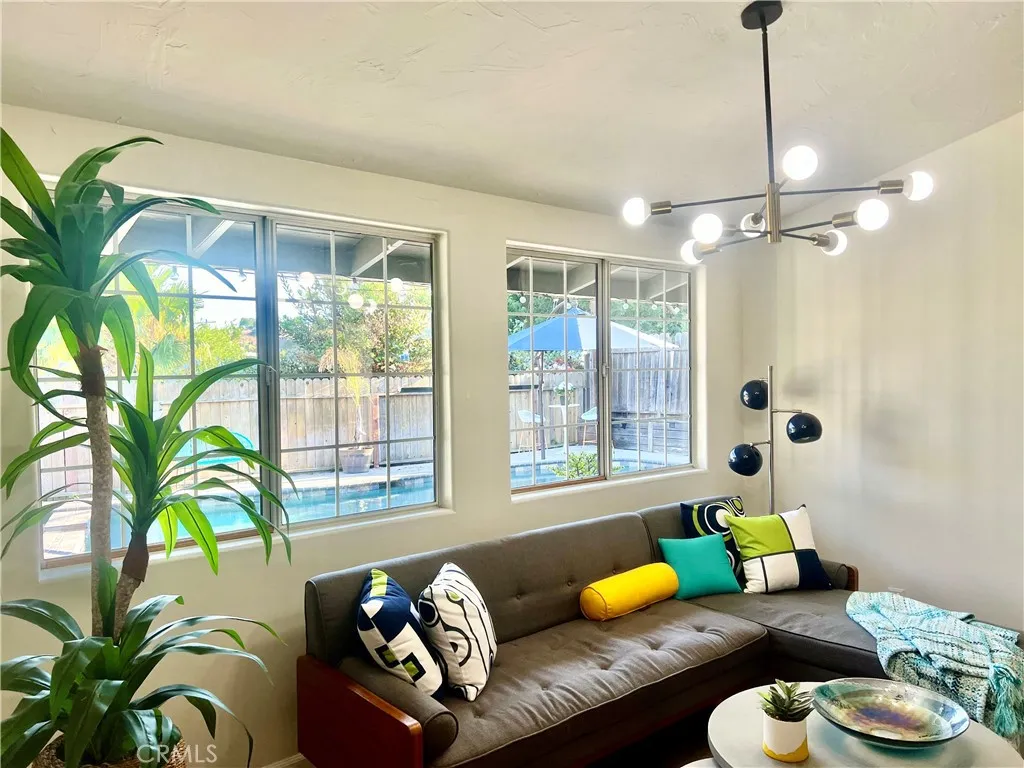 1767 W Chandeleur Drive, San Pedro, California 90732 home-pic-2