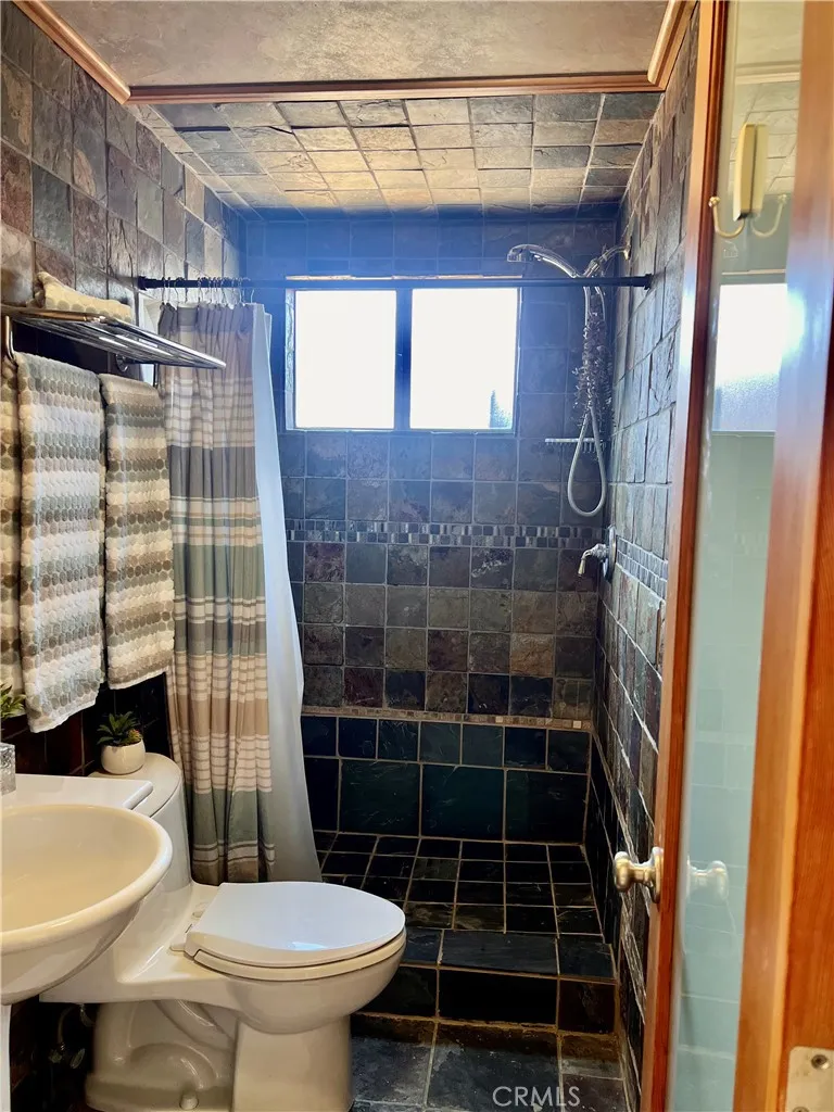 1767 W Chandeleur Drive, San Pedro, California 90732 home-pic-20